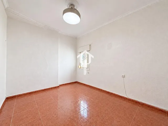 Piso en venta en Alicante. zona de campoamor, 75m2, 3 habitaciones, 1 bajo, cuarta planta sin ascensor — 4