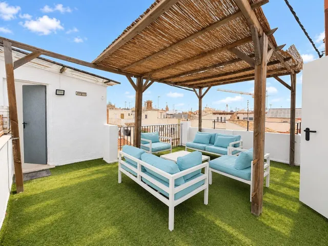 Vivienda con encanto y terraza privada en el corazón de Ciut - foto 2