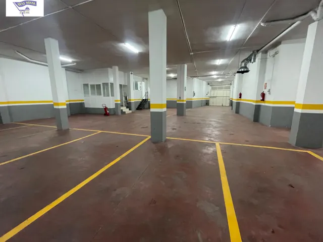 LOCAL CON VADO. 9 PLAZAS DE GARAJE. POSIBILIDAD DE T RASTEROS — 12
