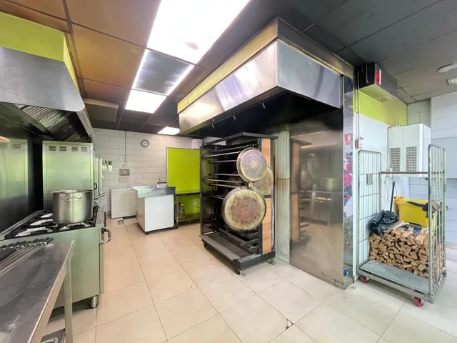 Traspaso de local Restaurante en calle Peatonal — 18