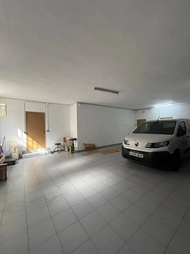 Local apto para diversos usos, garaje, almacén, comercio, cerca del Passeig Verdaguer por 79.000 Eur — 13