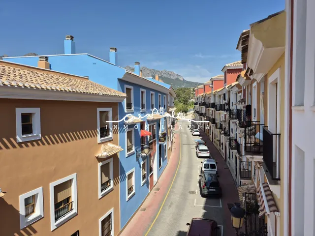 SE VENDE PISO 3 DORMITORIOS 2 BAÑOS CON GARAJE Y TRASTERO XI - foto 2