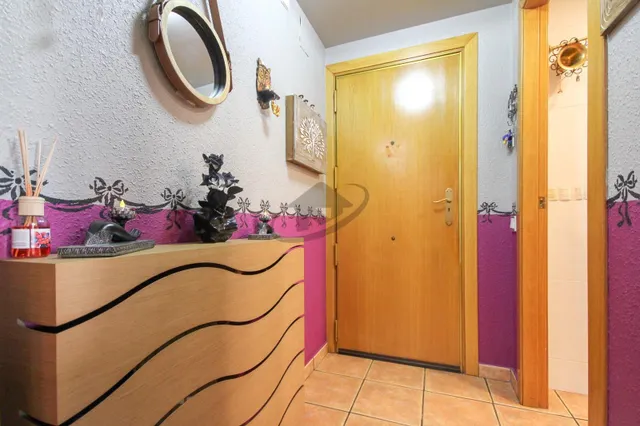 VIVIENDA EN FINCA SEMINUEVA CON PISCINA. AMPLIO BALCÓN Y VISTAS DESPEJADAS. — 30