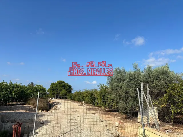 SE VENDE PARCELA EN CAMINO VIEJO DE SANTAPOLA PARA EDIFICAR. — 4