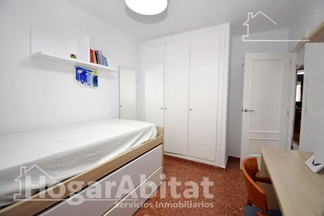 Confort y luminosidad en este piso exterior con garaje y ascensor — 12