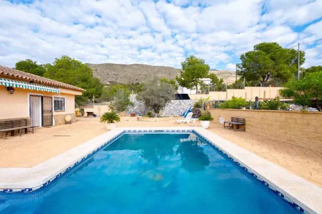 Preciosa finca Chalet con 4 dormitorios y 3.000 m2 de parcela vallada en la Robella — 14