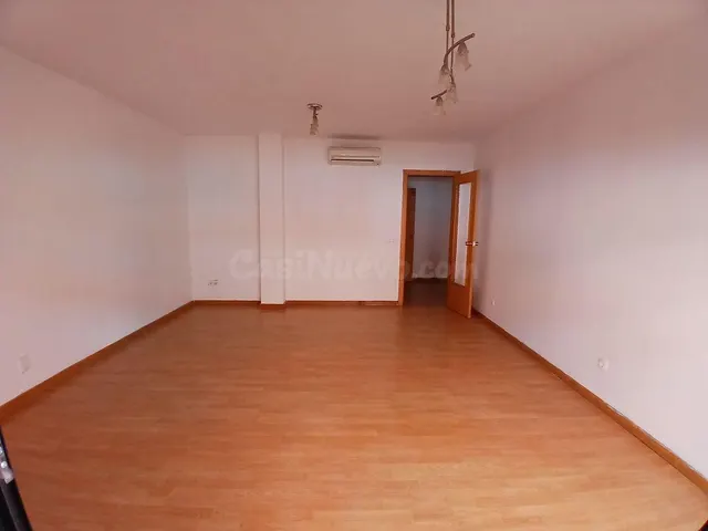 Amplio Piso con 3 habitaciones en Av. Catalunya - foto 4