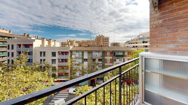 Piso de 65m2. Distribuido en tres dormitorios, salón con terraza, cocina con galería y baño — 9