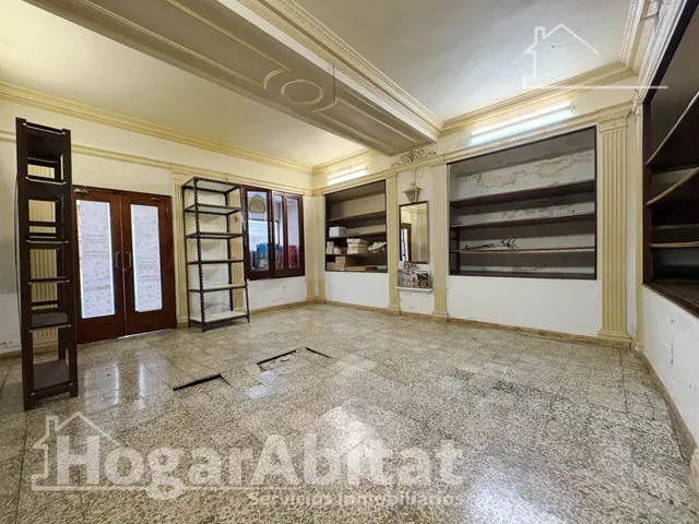 ESPACIOSA CASA CON LOCAL COMERCIAL Y GARAJE EN EL CENTRO - foto 4