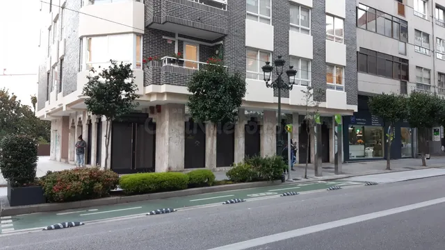 Local en venta en la Avenida Camelias - foto 4