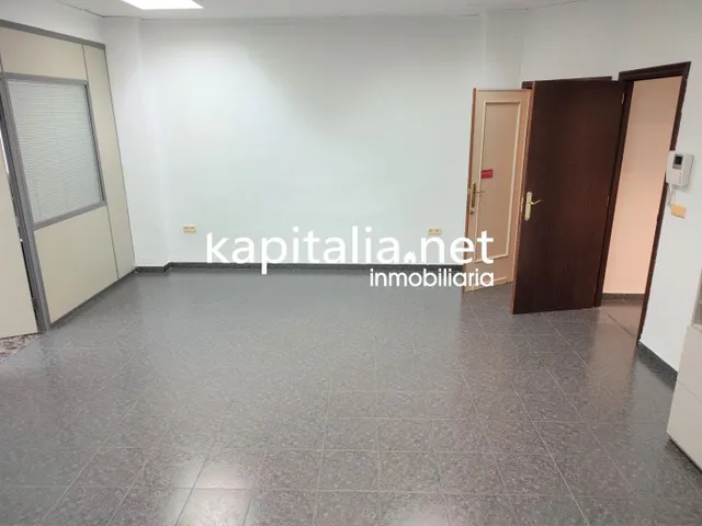Locales comerciales a la venta en Ontinyent, zona El Llombo. — 5