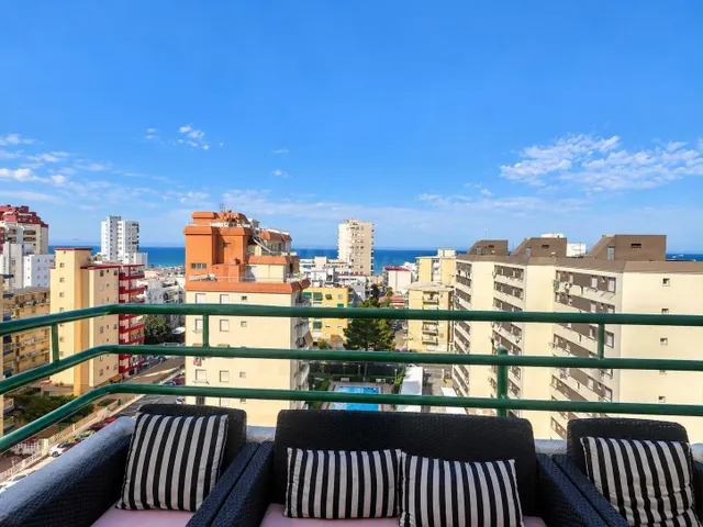 Espectacular ático con vistas al mar, garaje y piscina comunitaria en Playa de Gandía — 4