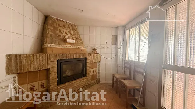 ¡Cerca del puerto! Casa espaciosa y semireformada con gran terraza, toda amueblada — 9