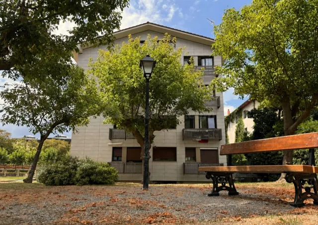 Exclusivo apartamento recién reformado a sólo un minuto a pie de la playa de Zarautz. — 2