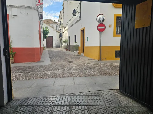 Piso de 4 dormitorios con plaza de garaje en San Basilio, con terraza de 20 m2 anexa al trastero en la cubierta. — 48