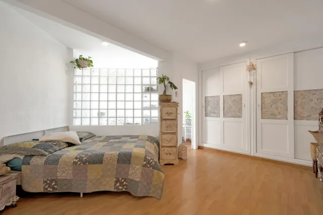 UNIQUE OPPORTUNITY IN THE HEART OF MARBELLA, FRONTLINE TO THE SEA WITH TOURIST LICENCE! — 7