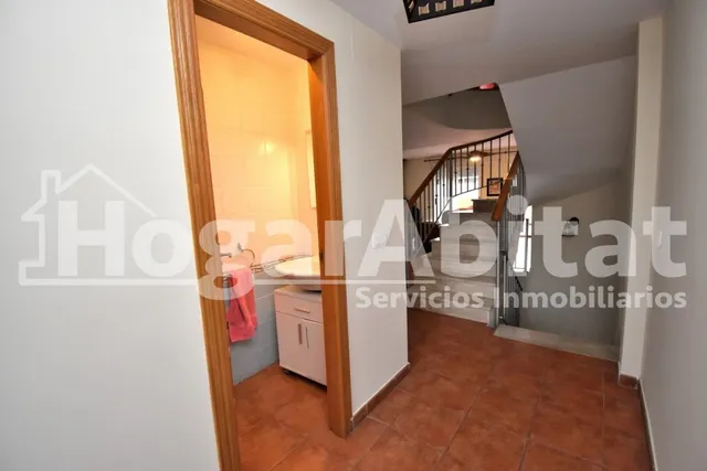 ADOSADO SEMINUEVO CON PISCINA, 2 TERRAZAS Y AMPLIO GARAJE — 39