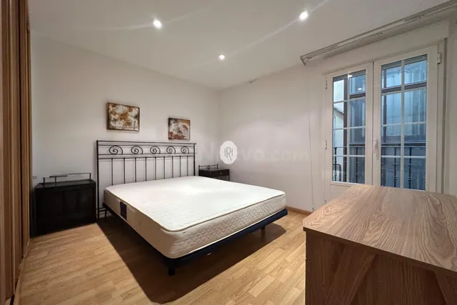 Amplia vivienda reformada de 3 dormitorios junto a la Plaza  - foto 4