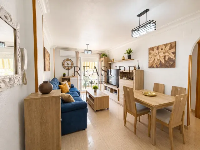 Apartamento en primera línea de mar con plaza de garaje, dos piscinas y orientación sur – Villa Cristal, Playa Paraíso — 13