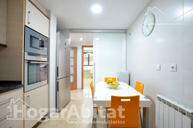 ¡vistas despejadas! amplio, alto y moderno con ascensor y balcón — 36