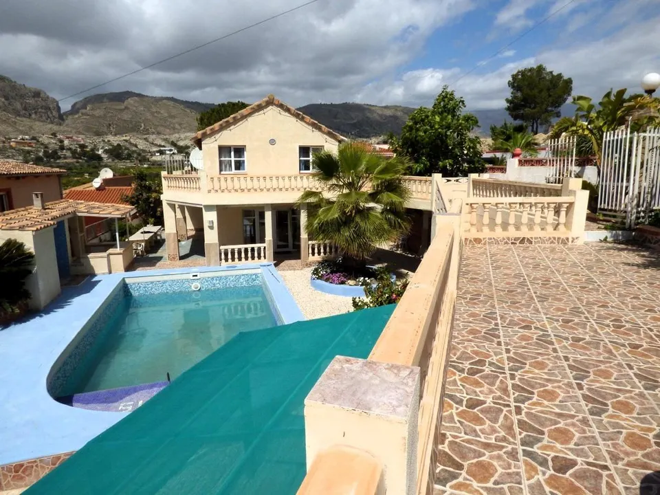 SE VENDE GRAN CHALET EN BELLA ORCHETA