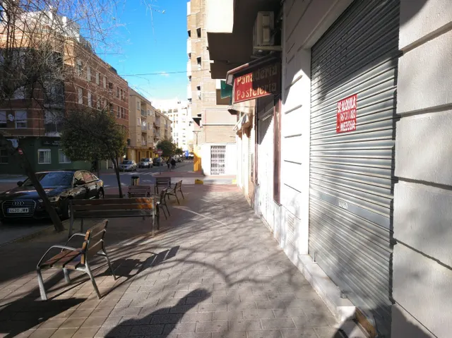 LOCALES COMERCIALES EN ZONA DE SERVICIOS TOTALMENTE ACONDICIONADOS — 10
