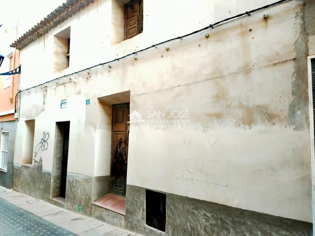 VENTA DE CASA SOLAR EN ASPE, ZONA CENTRO — 9