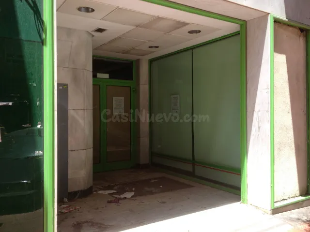 LOCAL DE 240 M2 EN C/GRANADA (CRUZ DE CARAVACA). - foto 2