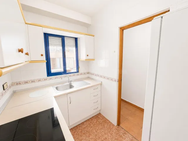 GRAN APARTAMENTO EN TORREVIEJA: 3 HAB, 1 BAÑO - foto 4