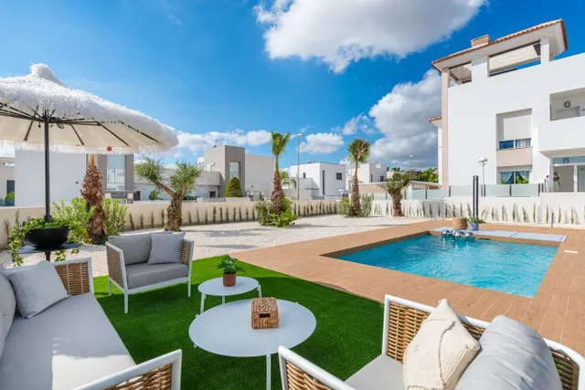 ¡¡LLAVE EN MANO!! PRECIOSA VILLA DE OBRA NUEVA EN CIUDAD QUE - foto 3