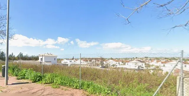 EXCLUSIVA PARCELA URBANA DE 500 m2 EN GUADALAJAQUE, JUNTO AL