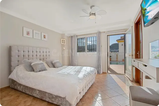 DOS HOGARES EN UNA MISMA VILLA | INDEPENDENCIA, PISCINA Y RE - foto 4