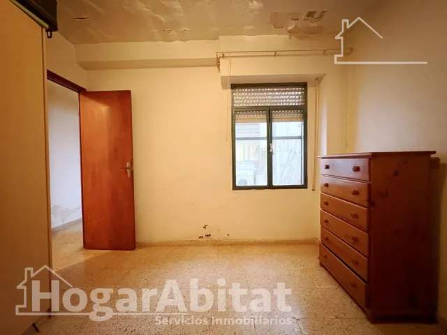 Amplia casa para reformar con garaje y terraza en el centro — 26