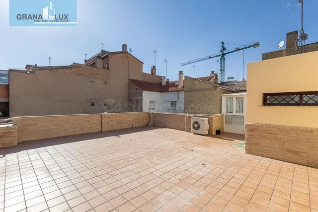 Ático dúplex junto Alhamar con 2 garajes y 2 trasteros - foto 4