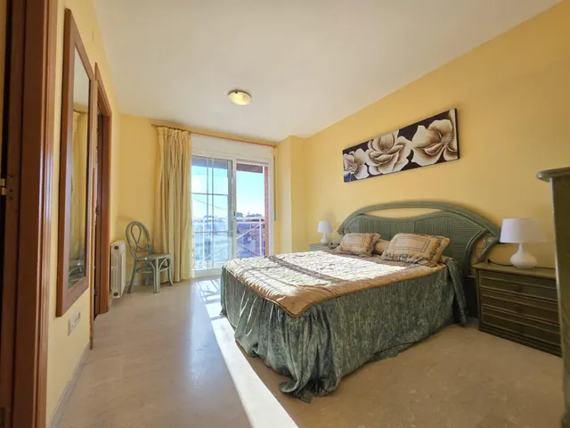Chalet esquinero adosado en Vilafortuny — 30