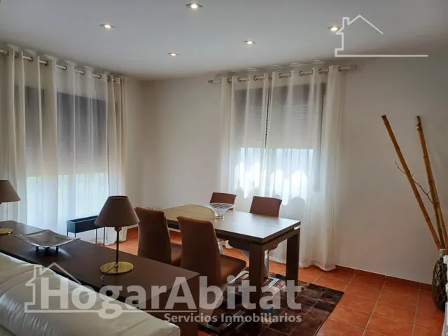 CHALET SEMINUEVO CON TERRAZA Y GARAJE — 8