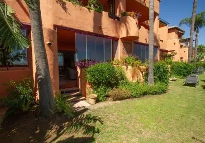 Exclusivo bajo con vistas panorámicas al mar y club de golf privado en La Mairena (El Soto) — 4