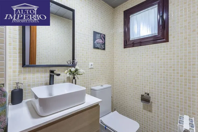 Amplia casa de 182 m2 con patio, gran sótano y a menos de 5 minutos del metro — 12