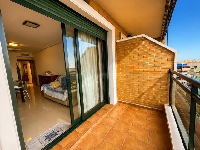Ático dúplex con vistas frontales al mar y amplio solárium e - foto 5