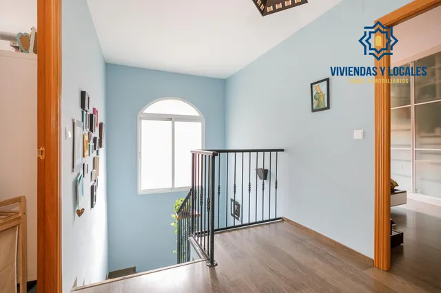 ¡Tu nuevo hogar te espera en Churriana de la Vega! Casa adosada con patio, garaje y futura parada de metro a pocos pasos. — 11
