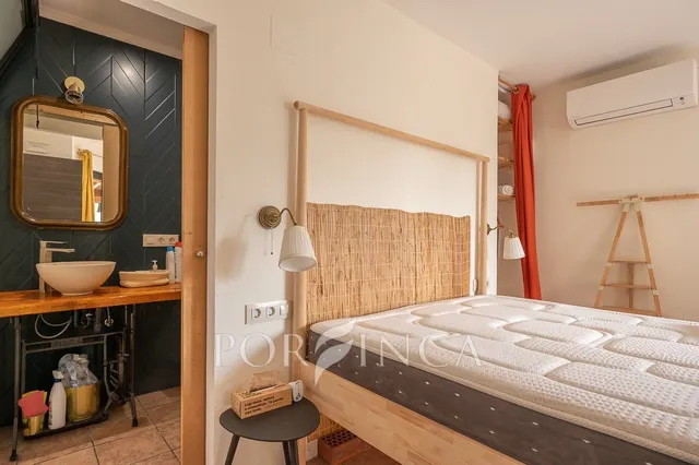 Villa con carácter de 5 dormitorios cerca de Palamós en un entorno verde. Piscina. — 24