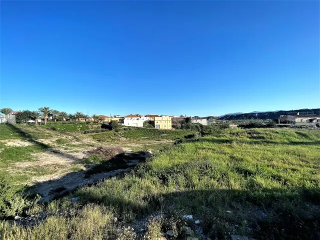 Venta de Solar urbano ideal para chalet independiente - foto 2