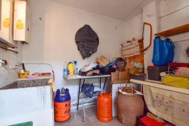 ¡Oportunidad única en Picassent! Casa en buen estado con gran potencial — 23