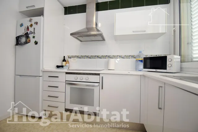 Atractivo chalet amplio con piscina privada, garaje y terraza, todo amueblado y cerca de la playa. — 11