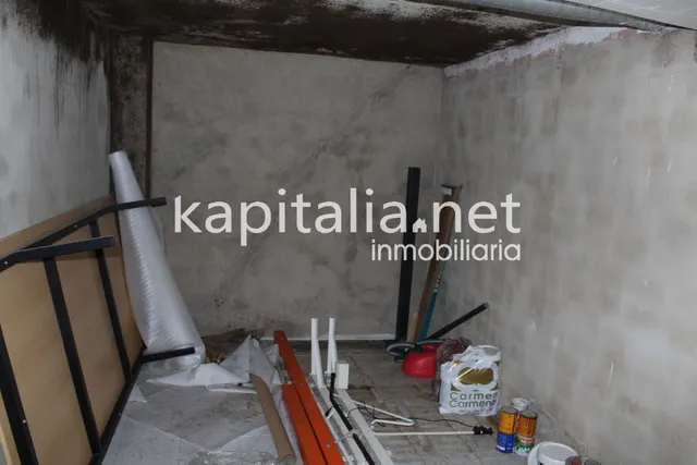 Se alquila  local comercial — 25