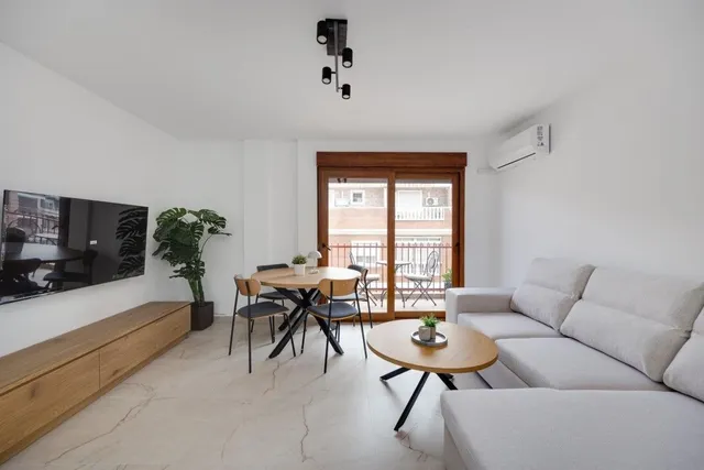 Ático reformado en venta en Torrevieja a 100 metros de la playa del acequión, con 3 dormitorios y 2 terrazas — 4