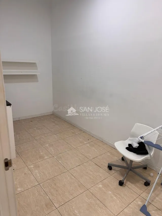 SE VENDE LOCAL COMERCIAL EN NOVELDA CON POSIBILIDAD DE VENTA - foto 4