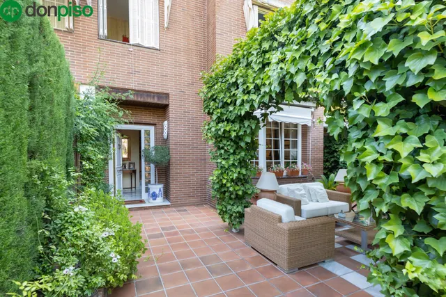 CHALET ADOSADO EN URBANIZACIÓN ADORATRICES — 9