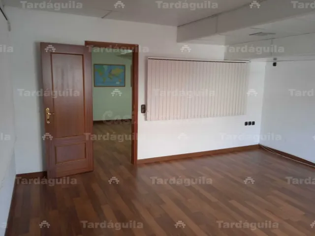 VENTA DE NAVE EN VILLARES DE LA REINA - foto 3