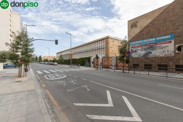 Piso con terraza y gran potencial junto a Camino de Ronda — 36